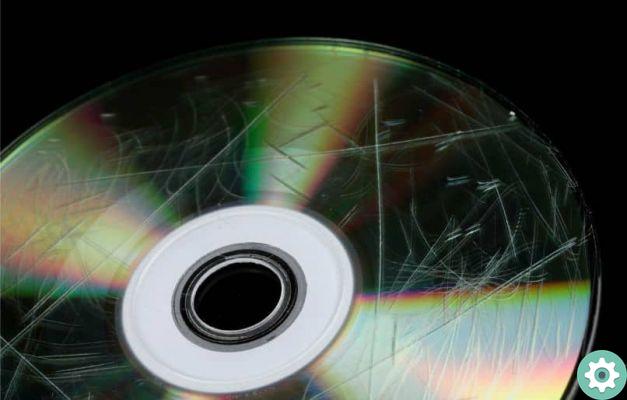Comment réparer un CD ou un disque rayé ? Comment le nettoyer pour qu'il fonctionne à nouveau ? - Pas à pas