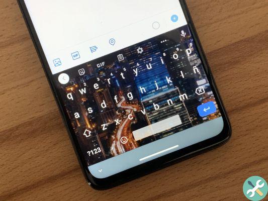 How to put a photo wallpaper on Google Keyboard