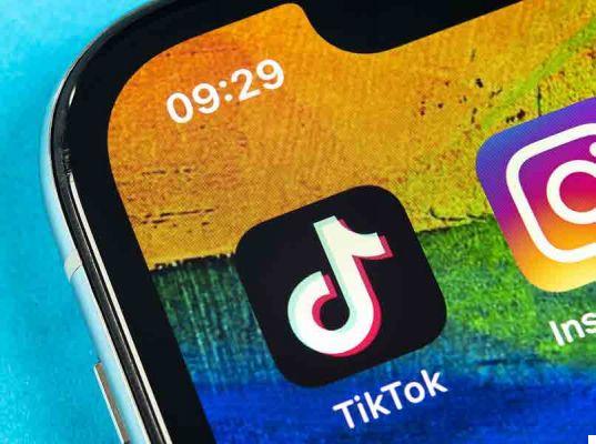 Instagram Reels VS TikTok Which is Better? Differences between the two Apps