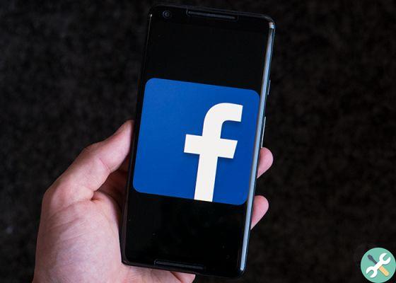 How is dark mode activated on Facebook Lite for Android?
