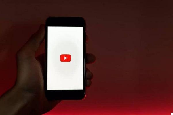 Como ativar miniaturas personalizadas do YouTube no meu celular?