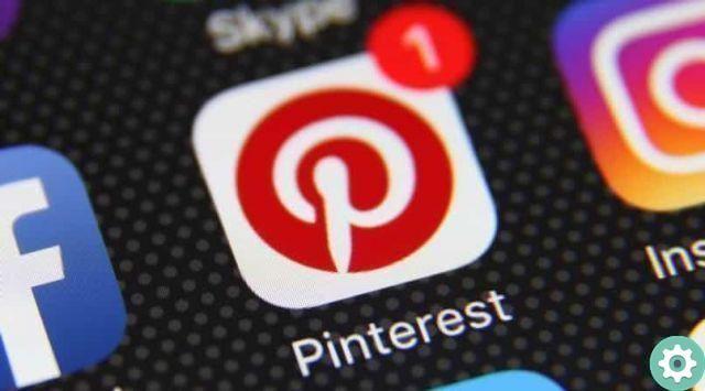 How can I send private messages on Pinterest and chat with my contacts