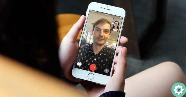 How to group FaceTime of 3 or more people