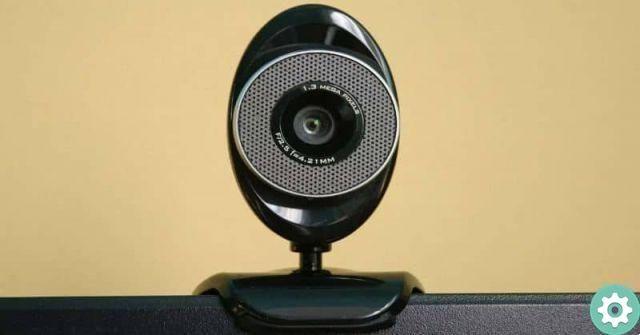 Why is my Windows laptop webcam flashing? - solution