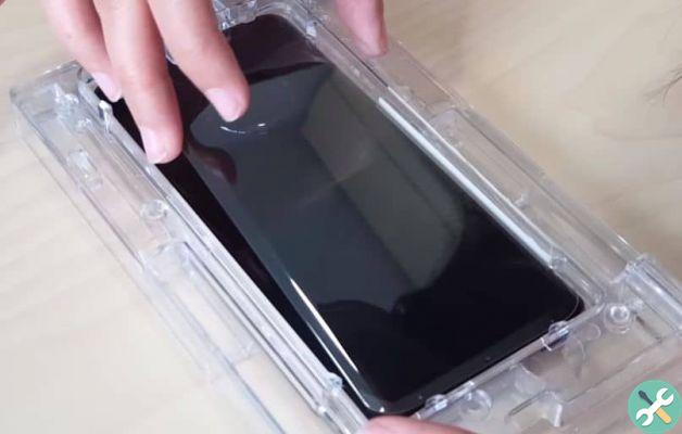 How to properly put shockproof screen protector on cellphone