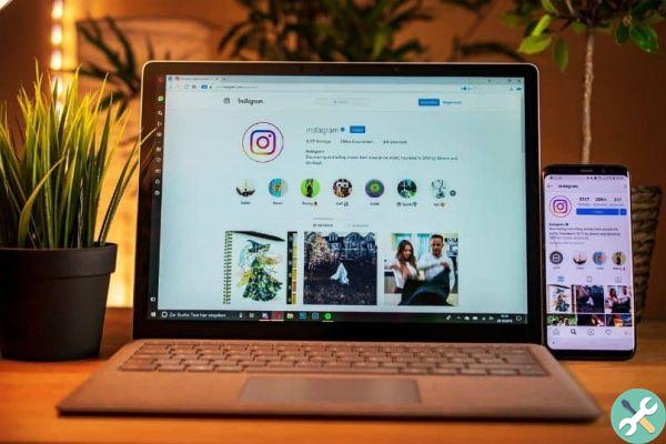 How to easily customize Instagram featured story covers