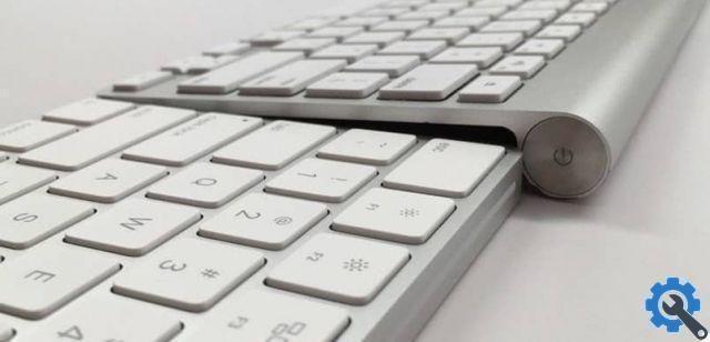 Como conectar, configurar e usar um teclado sem fio Apple em um PC