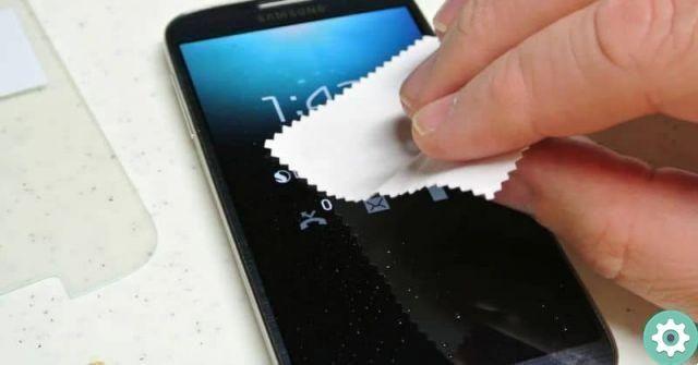 How to clean my Android phone screen with ethyl alcohol?