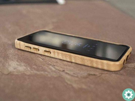 This company sells wooden mobile covers by hand (and they are not cheap)