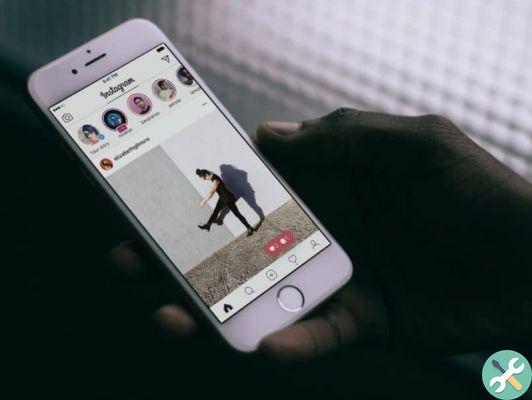 How to make and end a video call on Instagram