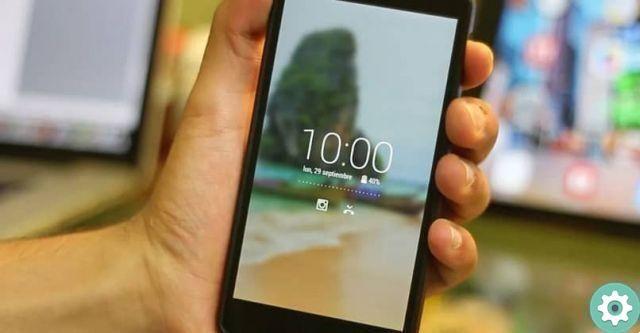 How to customize your iPhone or Android lock screen