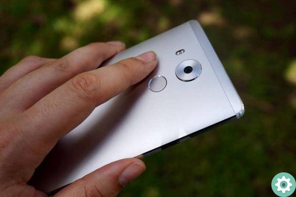 How to take photos or record videos with the fingerprint sensor on Huawei?